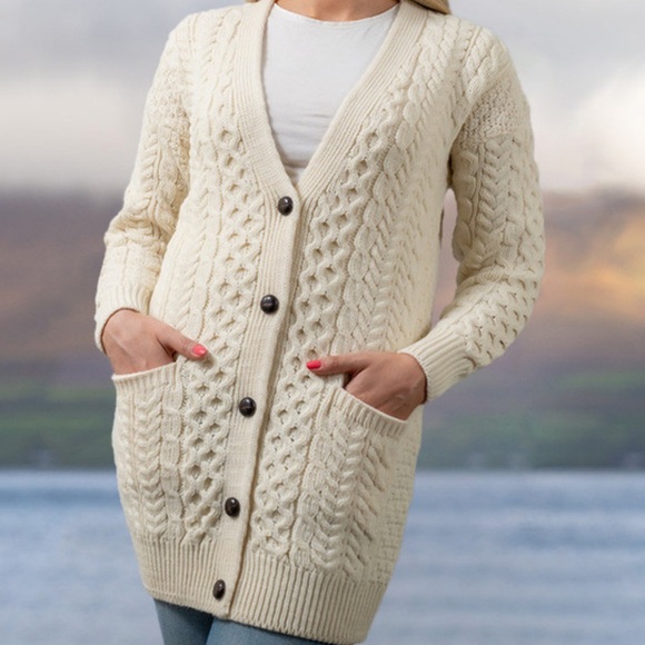 WoolOvers Sweaters - WOOLOVERS BOYFRIEND ARAN CARDIGAN ARAN CREAM - M